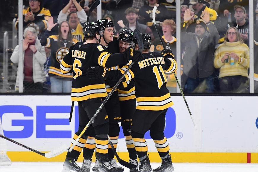 Boston prohrál po nájezdech, chuť si alespoň spravil Zacha gólem