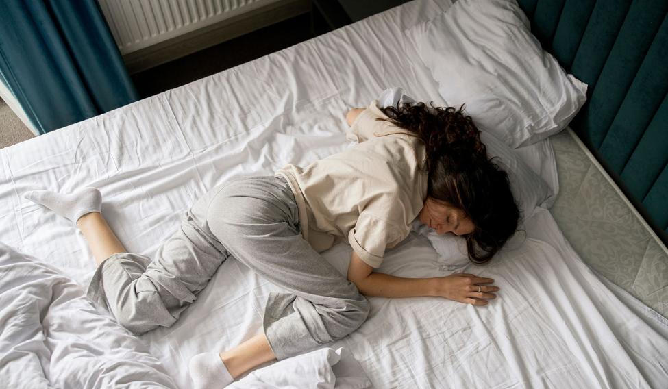 spánek, postel, žena