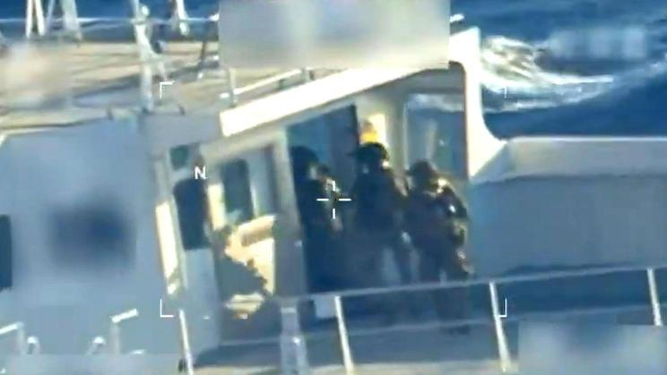 Už minulý týden Spojené státy u pobřeží Venezuely jeden ropný tanker zabavily (na snímku z videa) a teď se tak stalo podruhé za dva dny.