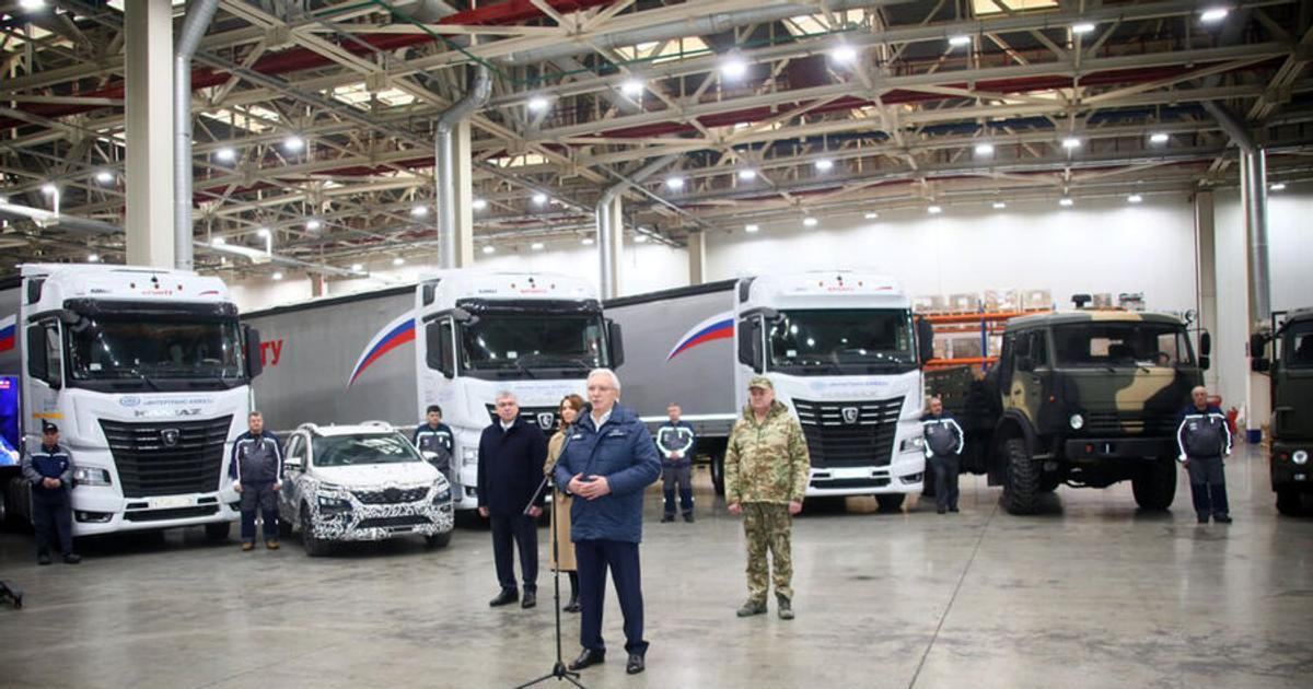 "Vítězství bude naše." Ruský Kamaz poslal vojákům na frontu starý prototyp Renaultu