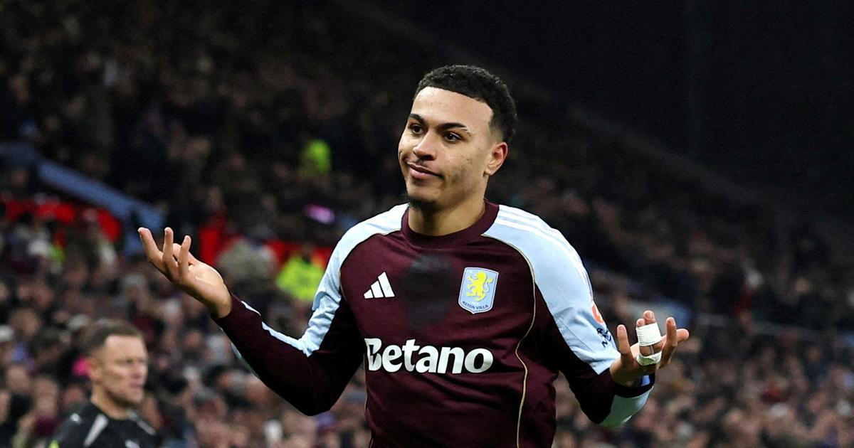 Úchvatná Aston Villa. Po 100 letech má 10 výher v řadě, Rogers sestřelil Manchester