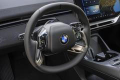 Tento klasičtěji pojatý volant dostanete v případě, že si objednáte M paket.