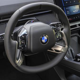 Tento klasičtěji pojatý volant dostanete v případě, že si objednáte M paket.