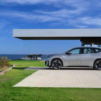 Světlá výška podvozku je 176 mm.