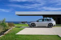 Světlá výška podvozku je 176 mm.