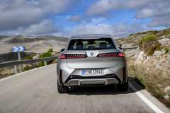 Zrychlení z 0 na 100 km/h je za 4,9 sekundy.