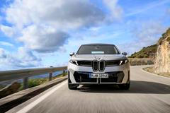 Základní cena vozu je 1 725 100 Kč.