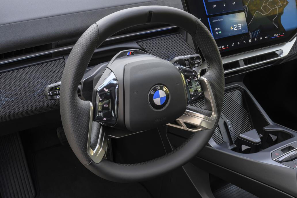 Tento klasičtěji pojatý volant dostanete v případě, že si objednáte M paket.