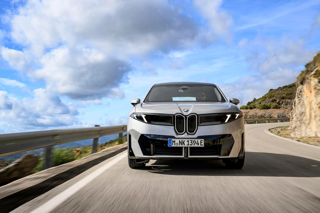 Základní cena vozu je 1 725 100 Kč.