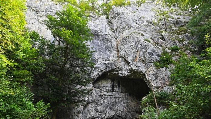 jeskyně Býčí skála