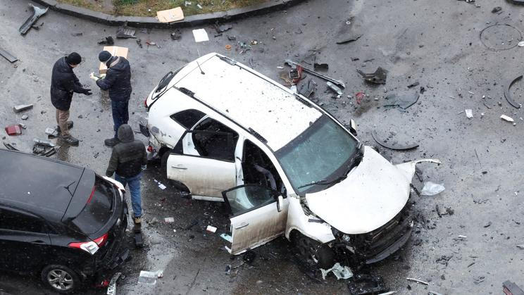 Při výbuchu nálože nastražené v autě dnes v Moskvě zahynul ruský generál Fanil Sarvarov, který byl náčelníkem generálního štábu oddělení operačního výcviku ruských ozbrojených sil. 