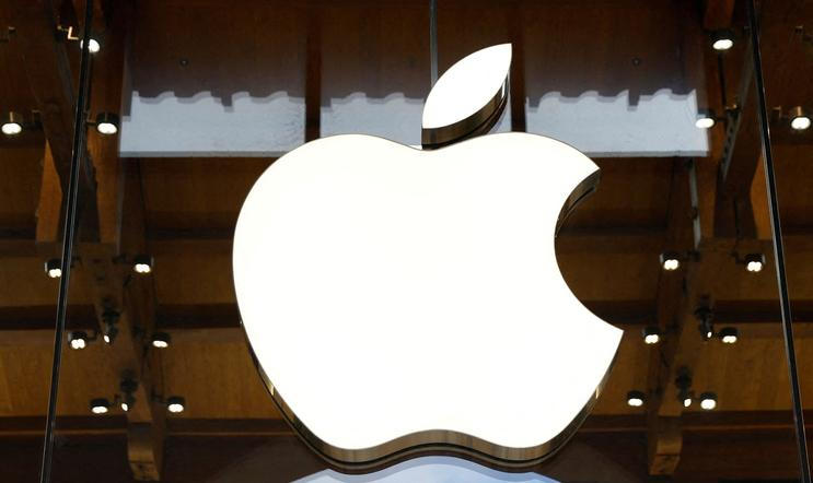 FILE PHOTO: Apple logo at an Apple store in Paris