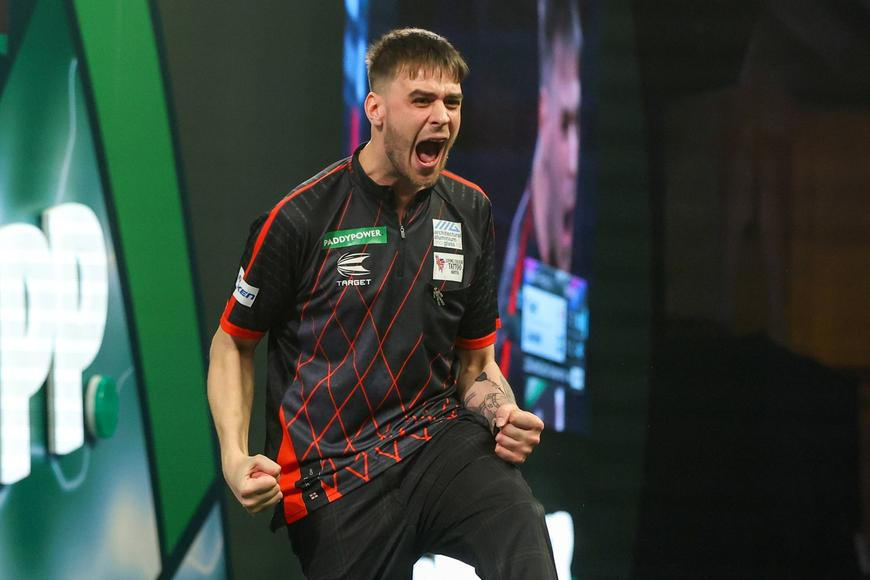 "Největší idiot, co kdy hrál šipky." Dopingový hříšník lhal na MS přímo před kamerami