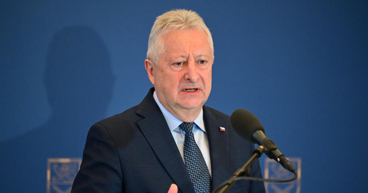 „Může mluvit o armádě, ale ne o Ukrajině.“ Koalice nasazuje náhubek ministru obrany