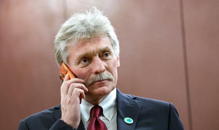 „Zelenskyj musí převzít odpovědnost a učinit patřičné rozhodnutí, abychom dosáhli míru, nejen příměří,“ řekl Peskov.