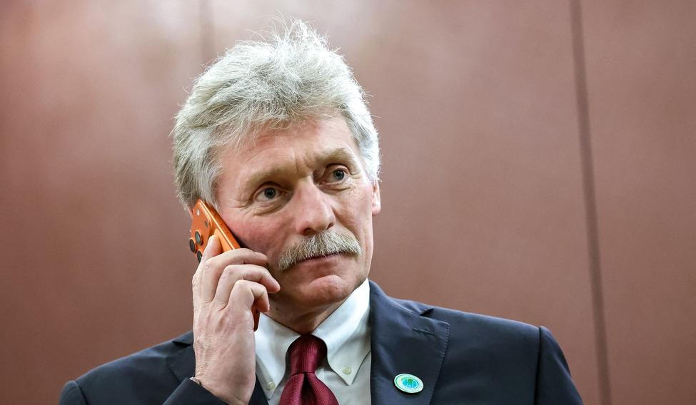 „Zelenskyj musí převzít odpovědnost a učinit patřičné rozhodnutí, abychom dosáhli míru, nejen příměří,“ řekl Peskov.