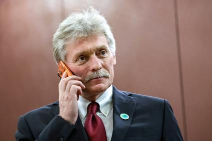 "K takovým zprávám se nijak nevyjadřujeme," citovala ruská agentura TASS Peskova. (Mluvčí Kremlu, Dmitrij Peskov)