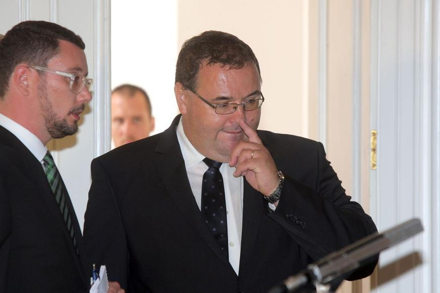 Batole s plamenometem v akci. Macinkův „čistič“ na MZV má pestrou vazbu na Čínu