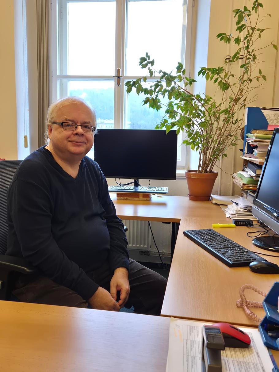 Petr Bednařík z Katedry mediálních studií na Karlově univerzitě se mimo jiné věnuje dějinám televizního vysílání. 