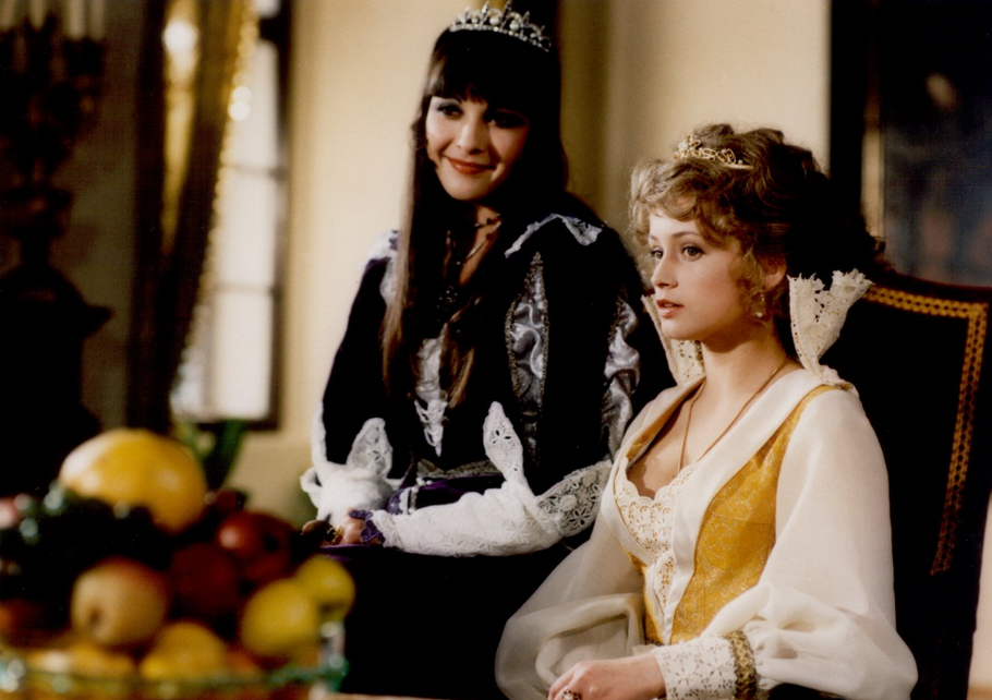 Dagmar Patrasová a Jana Nagyová v seriálu Václava Vorlíčka Arabela (1980).