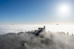 hora Komáří hůrka, hotel Komáří vížka, lanovka, Krušné hory, mlha, inverze, inverzní počasí