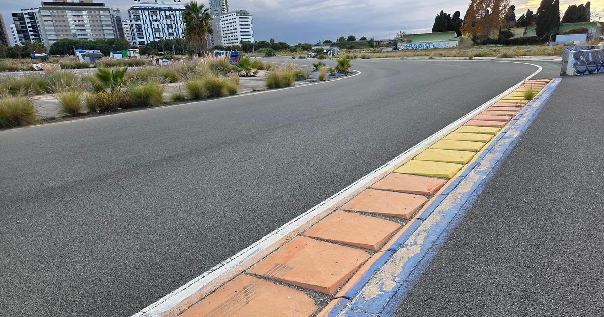 Dřív tam vyhrávalo Ferrari, dnes na něm bydlí bezdomovci. Prošli jsme opuštěný okruh F1