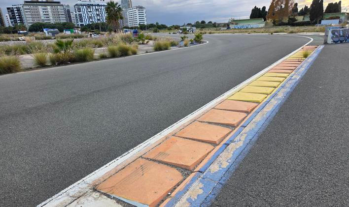 Bývalý okruh F1 ve Valencii je od posledního závodu v roce 2012 opuštěný.