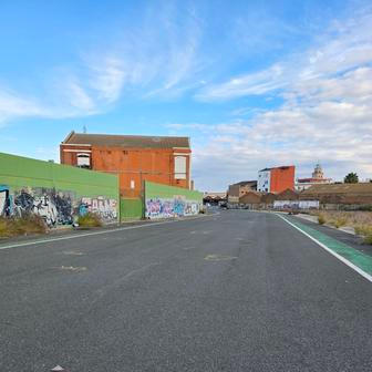 Okruh vznikl částečně v běžných ulicích valencijského přístavu, ale především třetí sektor byl vybudovaný kvůli závodní dráze.