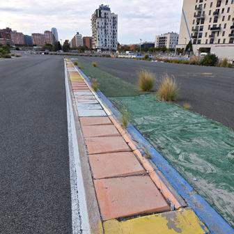 Po závodě v roce 2012 ale kolotoč F1 Valencii opustil, okruh od té doby chátrá a zatímco městské části jsou dnes zpět běžnými silnicemi nebo pěšími zónami, třetí sektor se stal útočištěm většinou bezdomovců nebo přistěhovalců.