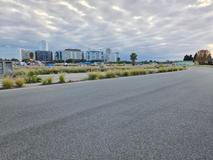 Samotný asfalt je přitom alespoň na první pohled stále v relativně dobrém stavu.