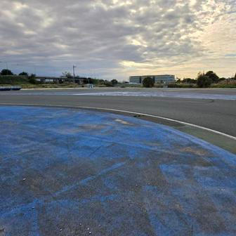 Pohled na vnitřní část zatáčky číslo 17 ve třetím sektoru okruhu ve Valencii.