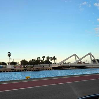 Jednou z dominant okruhu byl i posuvný most, který je už ale řadu let prakticky nepoužívaný kvůli lodní dopravě.