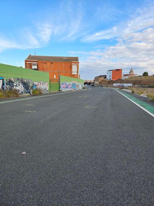 Okruh vznikl částečně v běžných ulicích valencijského přístavu, ale především třetí sektor byl vybudovaný kvůli závodní dráze.