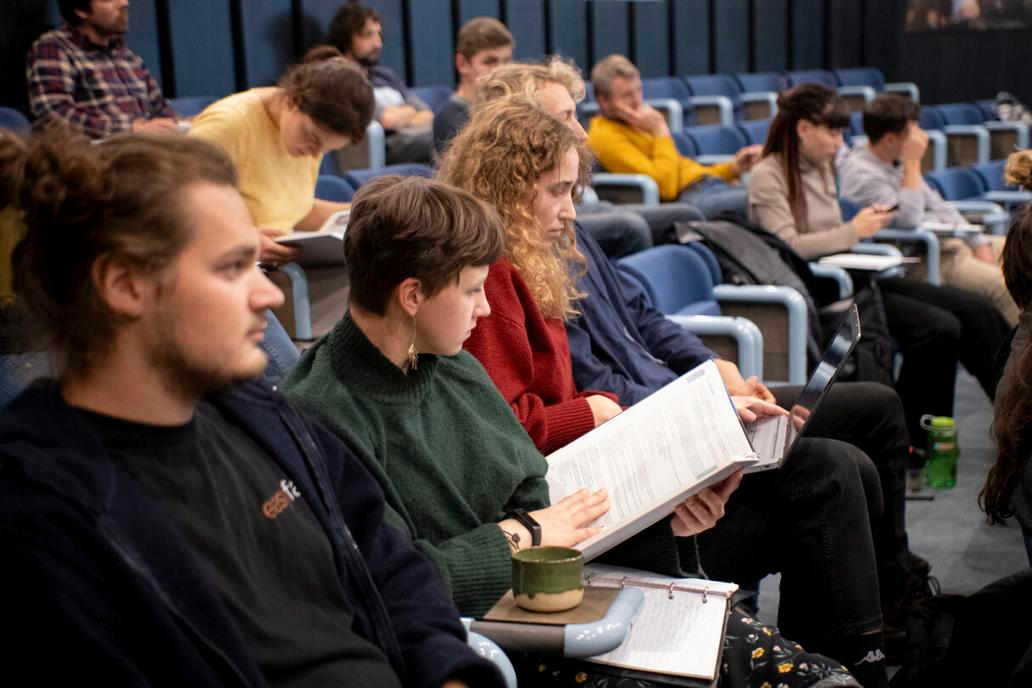 Na Farmářské škole se věnují i zemědělské politice. "Co je to Společná zemědělská politika EU a kam míří," vysvětluje Prachař.