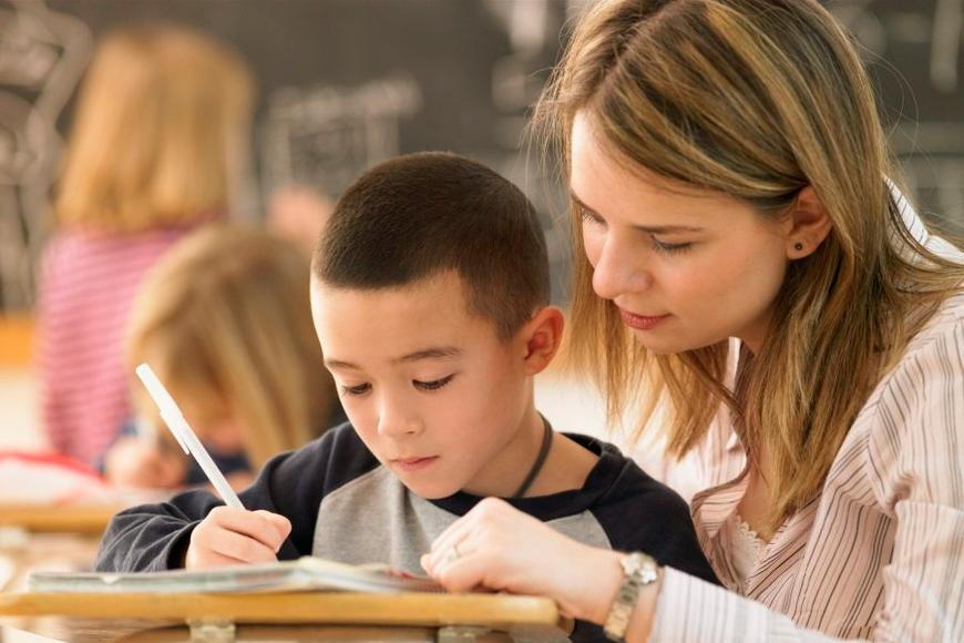 Učitelem i bez „peďáku“. Školám chybí lidé, roli pedagoga si můžete vyzkoušet i vy