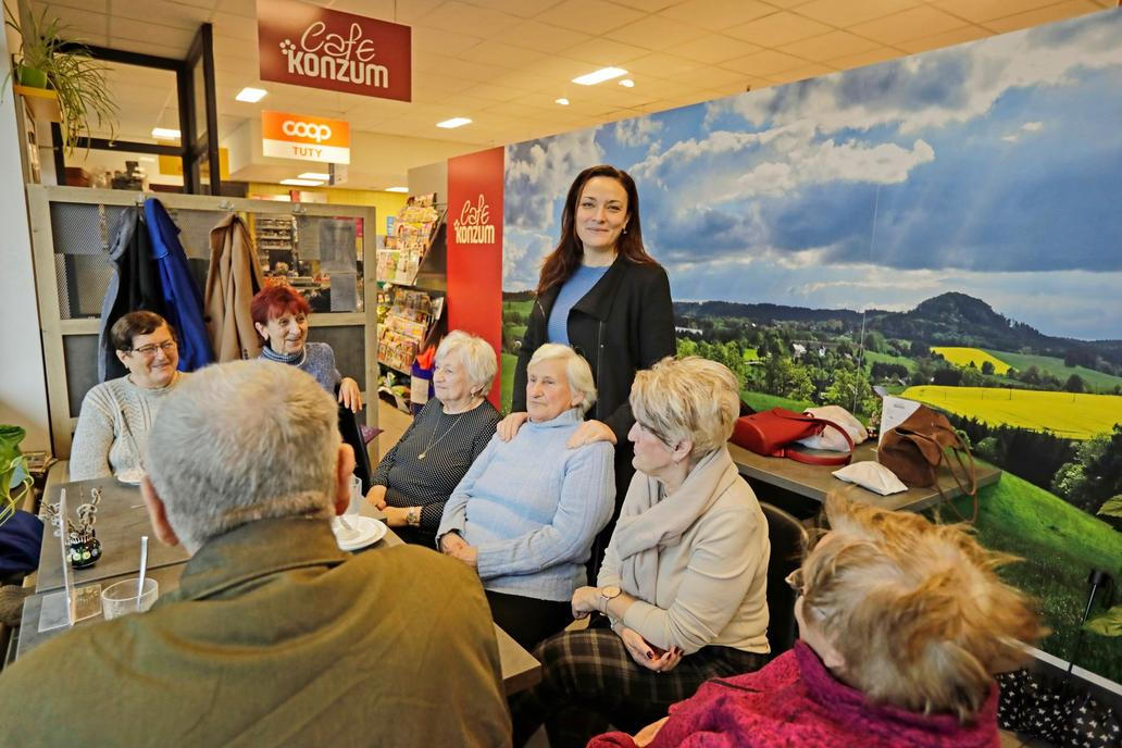 Sraz místních seniorů.