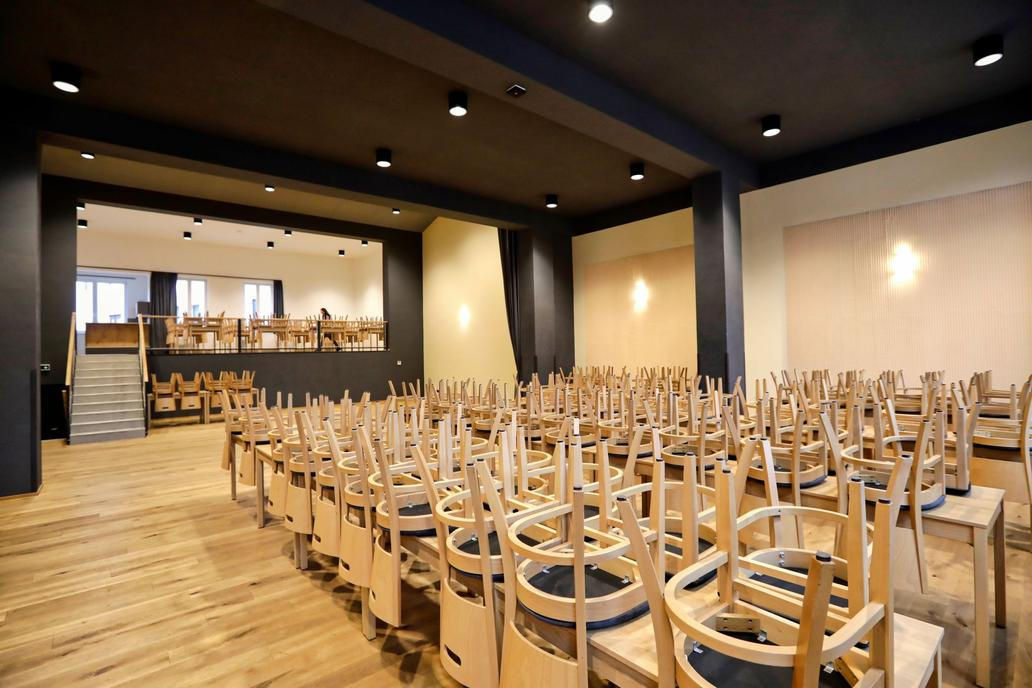 Od roku 2023 má Písečná i reprezentativní vnitřní prostor.