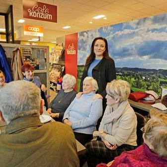 Sraz místních seniorů.