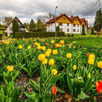 Písečná je obec v krajině, krajina v obci.