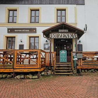 Zde popíjí a jedí mladí i ti nejstarší.