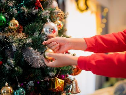 Zdobení vánočního stromečku může odhalit závažná onemocnění.
