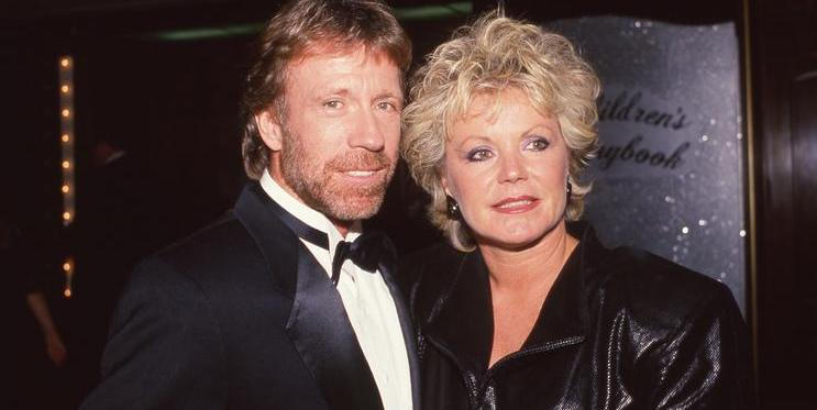 „Jsme vděční, že už netrpí. Byla tou nejlepší mámou, jakou jsme si mohli přát. Měli jsme obrovské štěstí,“ svěřil se syn Mike Norris.