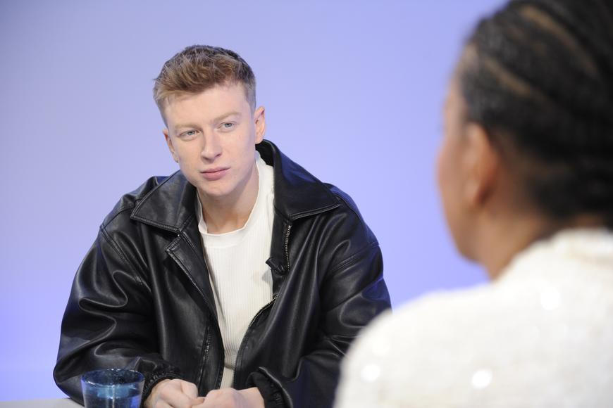 Pořád jsem ten zrzavej kluk, co si v první třídě gumoval pihy, říká Adam Mišík