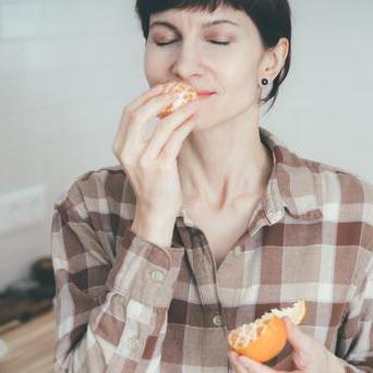 Slupky od mandarinek skrývají překvapivý potenciál, který vám může usnadnit život, provonět domov a dokonce ušetřit peníze.