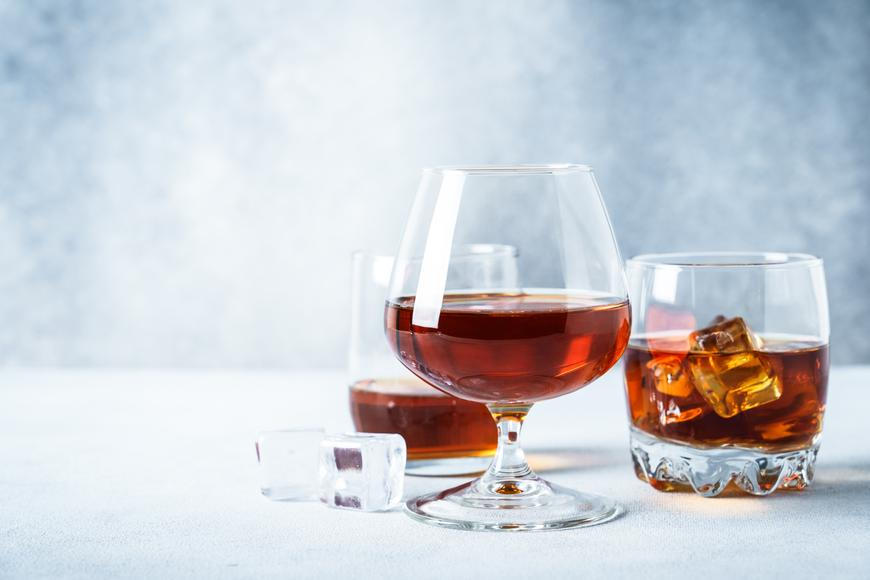 Skotská whisky v úzkých. Oblíbený alkohol drtí Trumpova cla i nižší poptávka