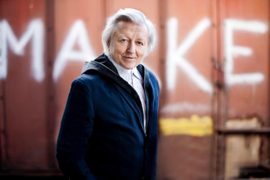 Zpěvák a herec Václav Neckář se proslavil nejen písněmi jako Lékořice, Stín katedrál nebo Tu kytaru jsem koupil kvůli tobě, ale i rolemi ve filmech Jiřího Menzela. 