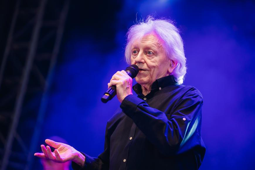 Půjčil Martě mikrofon, když se psaly dějiny. Exkluzivní rozhovor s Václavem Neckářem