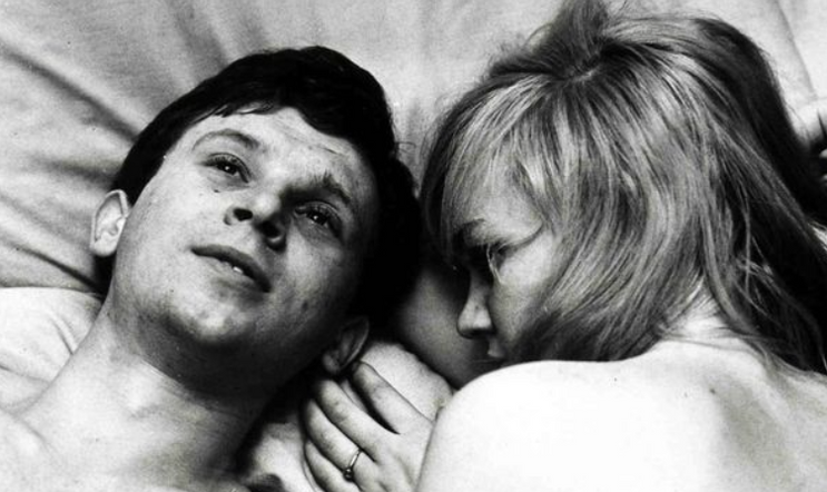 Hana Brejchová a Vladimír Pucholt ve filmu Miloše Formana z roku 1965. Víte, jak se legendární snímek jmenoval?