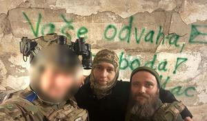 Dima uprostřed, Oleh napravo. Vlevo dobrovolník Mac