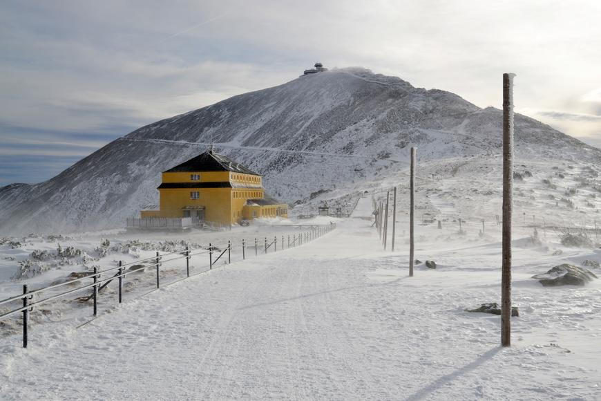 Sněžku zasáhl vítr o síle orkánu, měl přes 128 km/h, horní úsek lanovky nejede